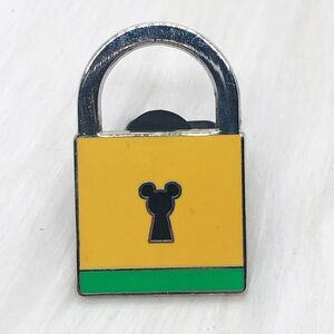 🔮‎ 5/$25 Disney Pluto Lock Pin